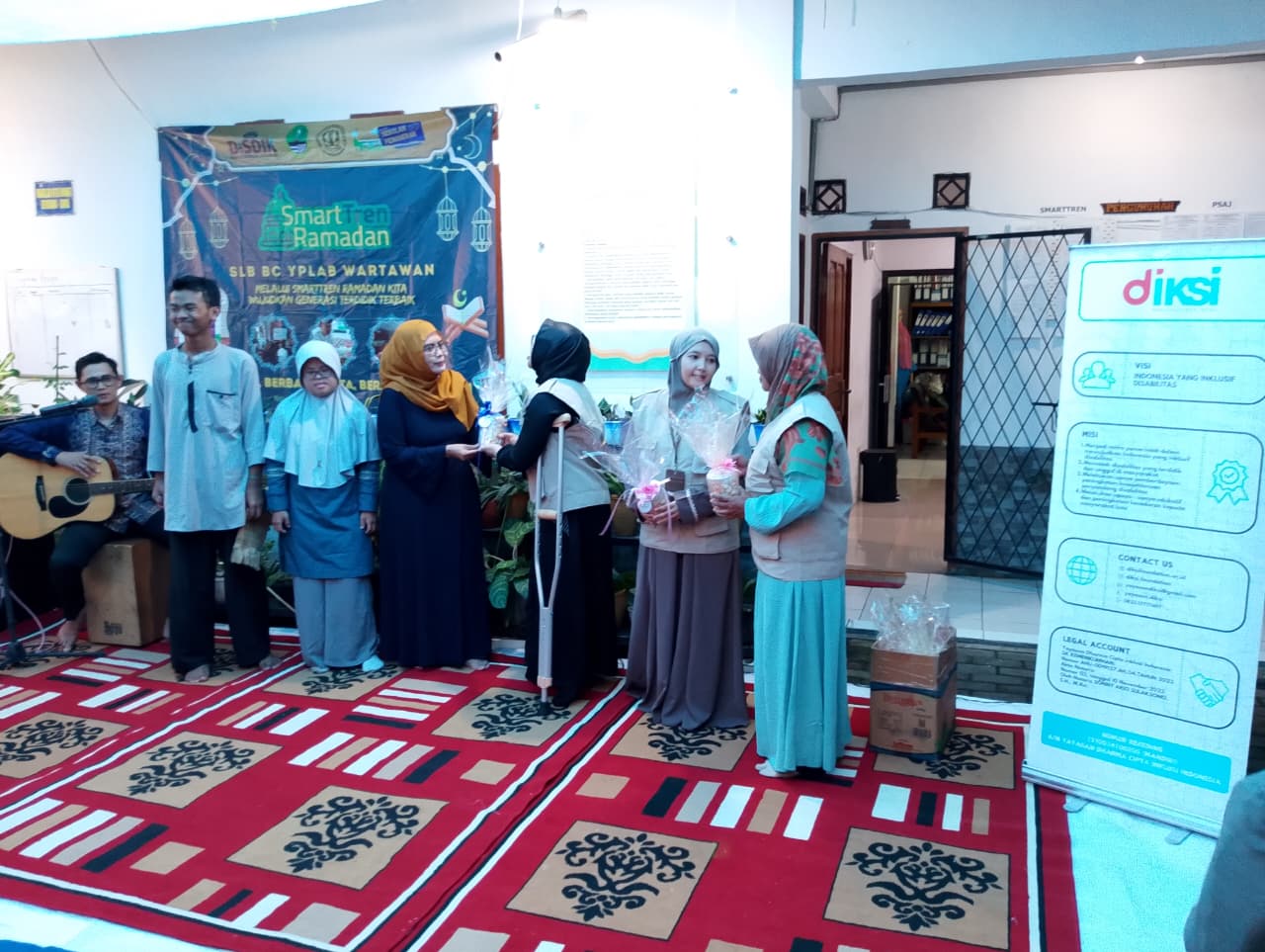 Berbagi Kue Lebaran